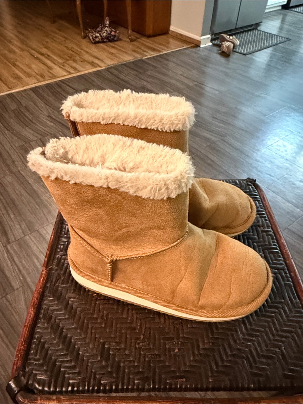 Girls Cozy Faux-Shearling Short Boot - Tan